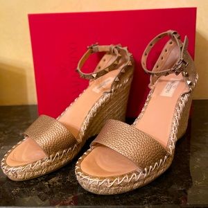 Valentino metallic rockstud wedge